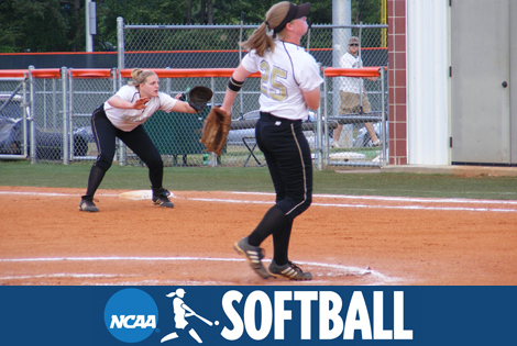 DePauw Advances to NCAA Softball Winner's Bracket Final with Extra Inning Win over Transylvania