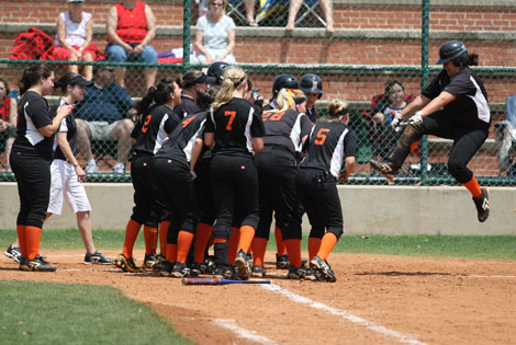 Hendrix, DePauw Advance to Winners Bracket Semi-Finals in 2009 SCAC Softball Championships